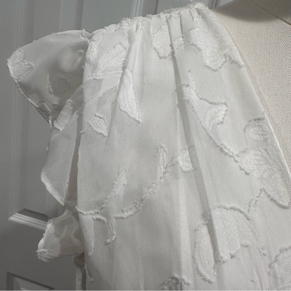 NWT Lulus All About Flowers White Ruffles String Tie Accent V-Neck Romper Size L - Picture 7 of 14